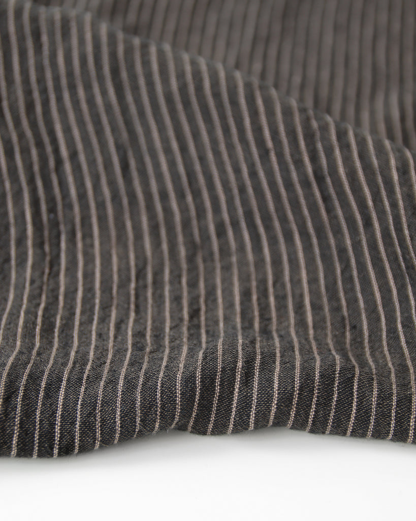 1/2m Linen - Midweight Yarn Dyed Crinkle - Pinstripe - Black